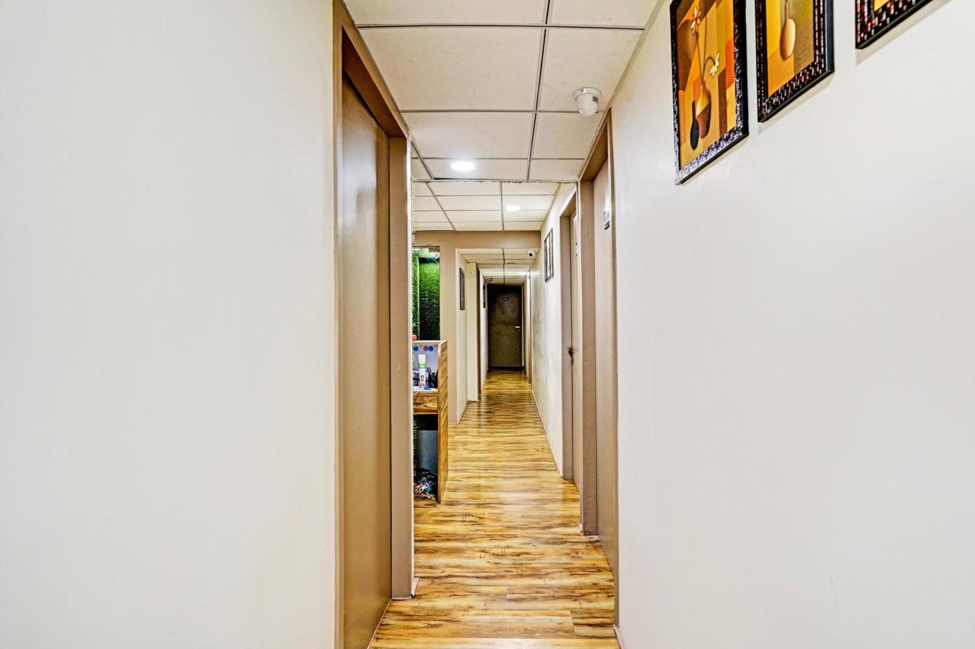 Super Collection O Vesu Surat Formerly Hotel Signature 外观 照片