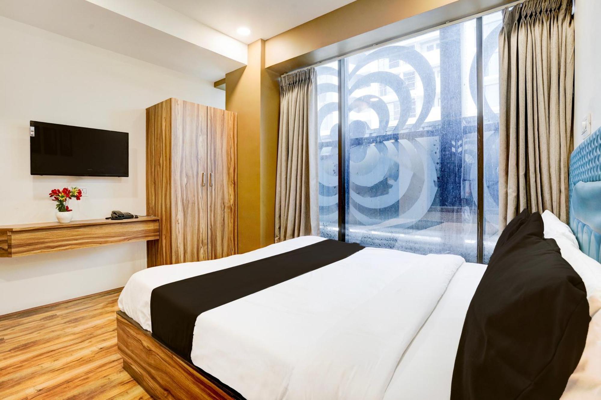 Super Collection O Vesu Surat Formerly Hotel Signature 外观 照片