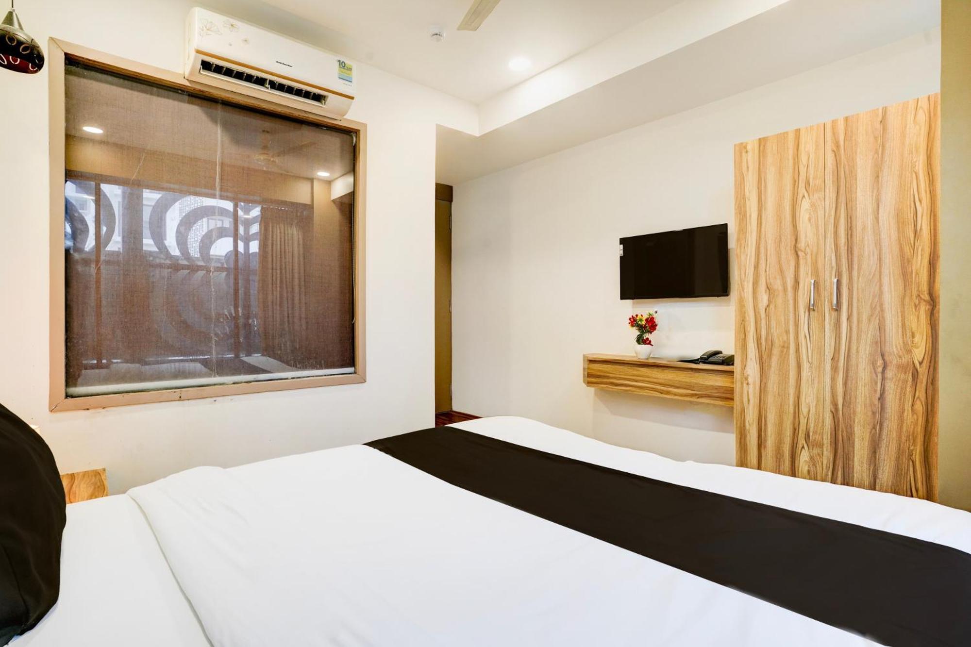 Super Collection O Vesu Surat Formerly Hotel Signature 外观 照片